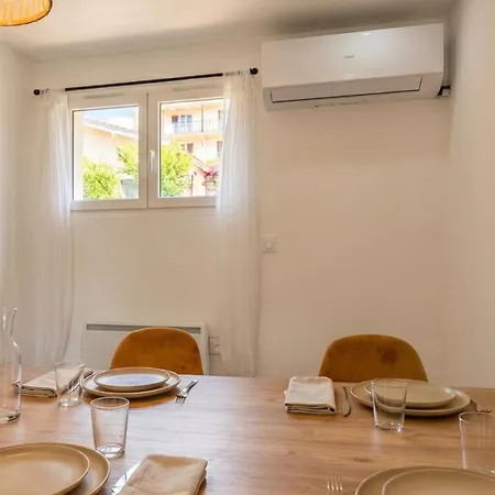 Le 84 - Grand T3 Climatise - Terrasse & Parking Prive * Vienne (Isere)