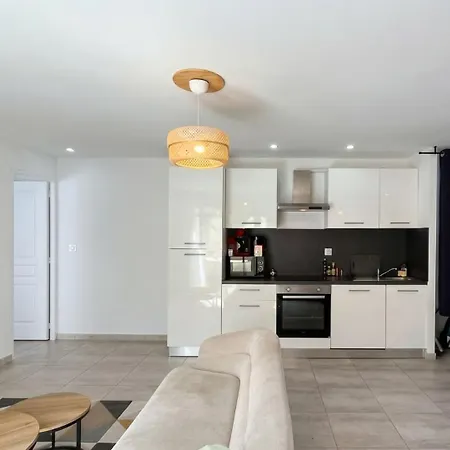 Le 84 - Grand T3 Climatise - Terrasse & Parking Prive Lägenhet