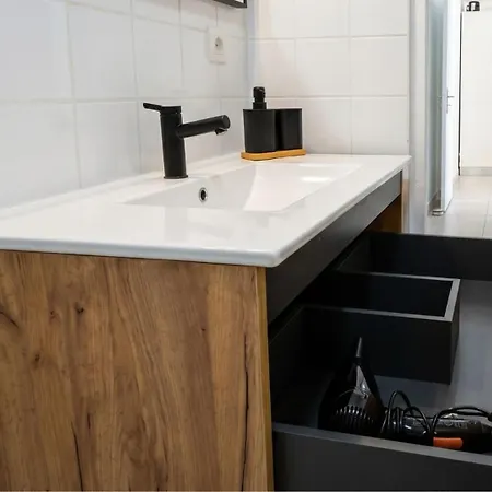 Le 84 - Grand T3 Climatise - Terrasse & Parking Prive Lägenhet Vienne (Isere)